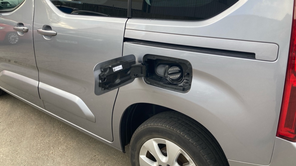 Vauxhall Combo Life 1.2 Turbo Energy 5dr Petrol Estate - Image 36