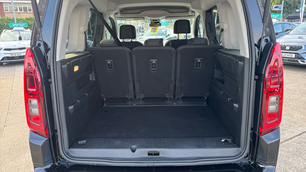 Vauxhall Combo Life 100kW Ultimate 52kWh 5dr Auto Electric Estate - Image 4