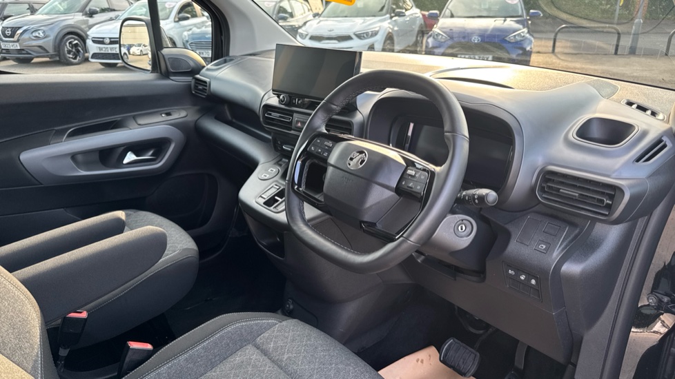 Vauxhall Combo Life 100kW Ultimate 52kWh 5dr Auto Electric Estate - Image 11