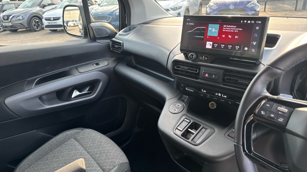 Vauxhall Combo Life 100kW Ultimate 52kWh 5dr Auto Electric Estate - Image 14