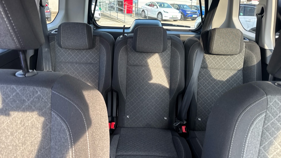 Vauxhall Combo Life 100kW Ultimate 52kWh 5dr Auto Electric Estate - Image 15