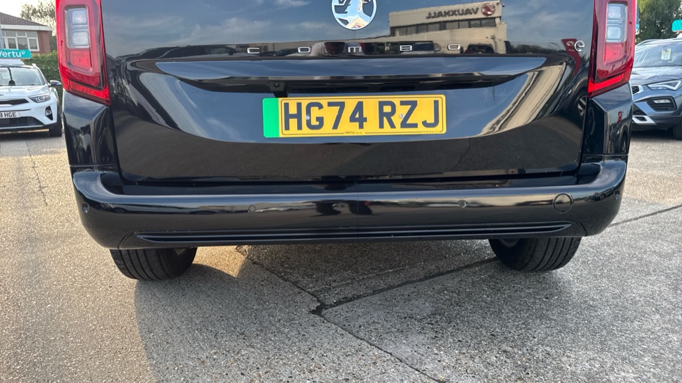 Vauxhall Combo Life 100kW Ultimate 52kWh 5dr Auto Electric Estate - Image 21