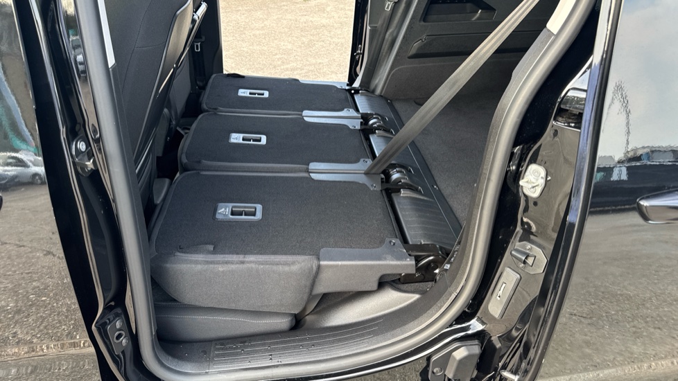 Vauxhall Combo Life 100kW Ultimate 52kWh 5dr Auto Electric Estate - Image 31