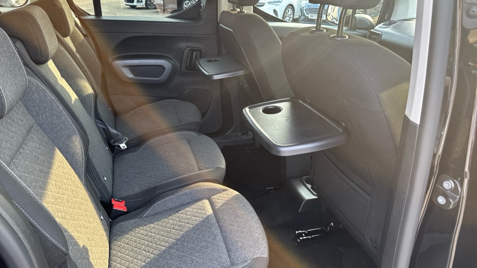 Vauxhall Combo Life 100kW Ultimate 52kWh 5dr Auto Electric Estate - Image 33