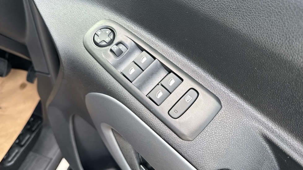 Vauxhall Combo Life 100kW Ultimate 52kWh 5dr Auto Electric Estate - Image 34