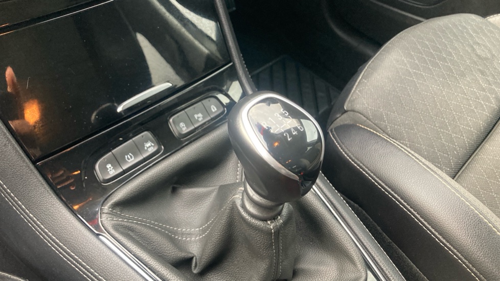 Vauxhall Grandland X 1.2 Turbo Griffin Edition 5dr Petrol Hatchback - Image 13