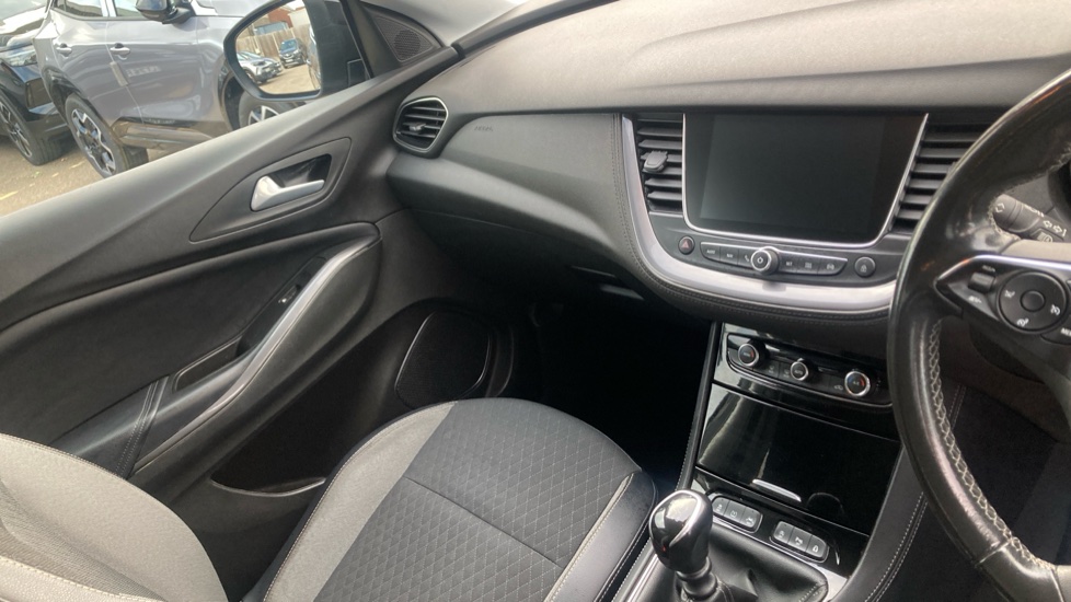 Vauxhall Grandland X 1.2 Turbo Griffin Edition 5dr Petrol Hatchback - Image 14