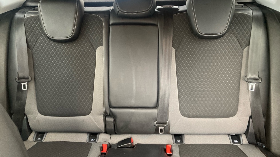 Vauxhall Grandland X 1.2 Turbo Griffin Edition 5dr Petrol Hatchback - Image 15
