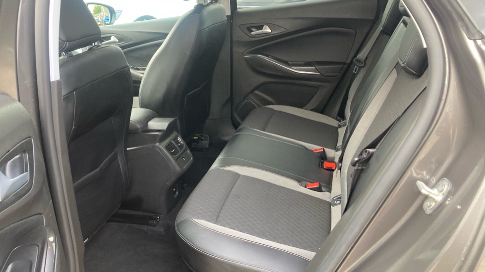 Vauxhall Grandland X 1.2 Turbo Griffin Edition 5dr Petrol Hatchback - Image 16