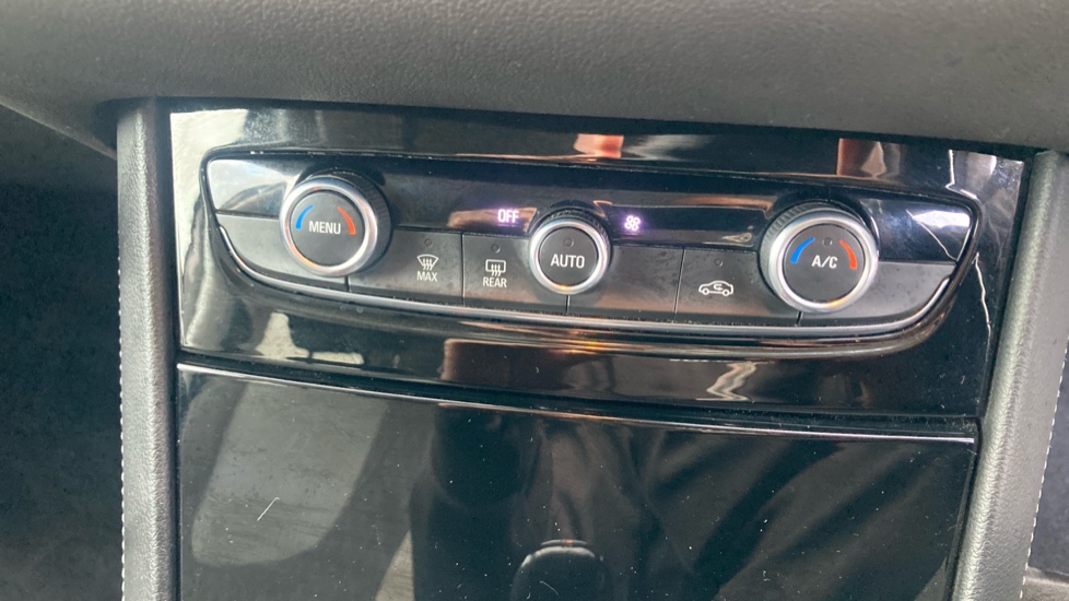 Vauxhall Grandland X 1.2 Turbo Griffin Edition 5dr Petrol Hatchback - Image 28