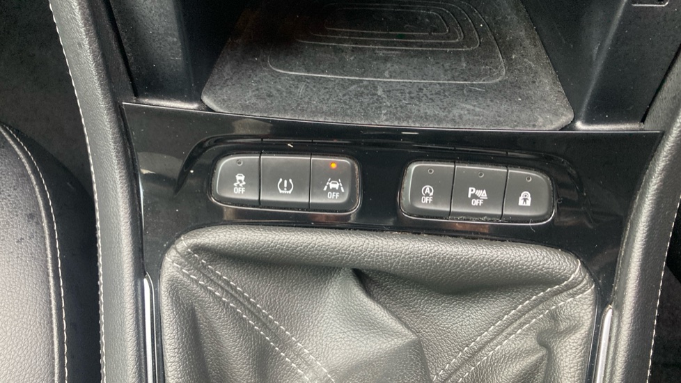 Vauxhall Grandland X 1.2 Turbo Griffin Edition 5dr Petrol Hatchback - Image 30