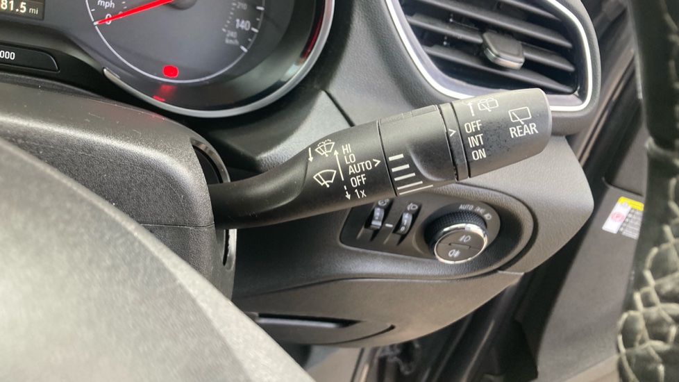 Vauxhall Grandland X 1.2 Turbo Griffin Edition 5dr Petrol Hatchback - Image 35