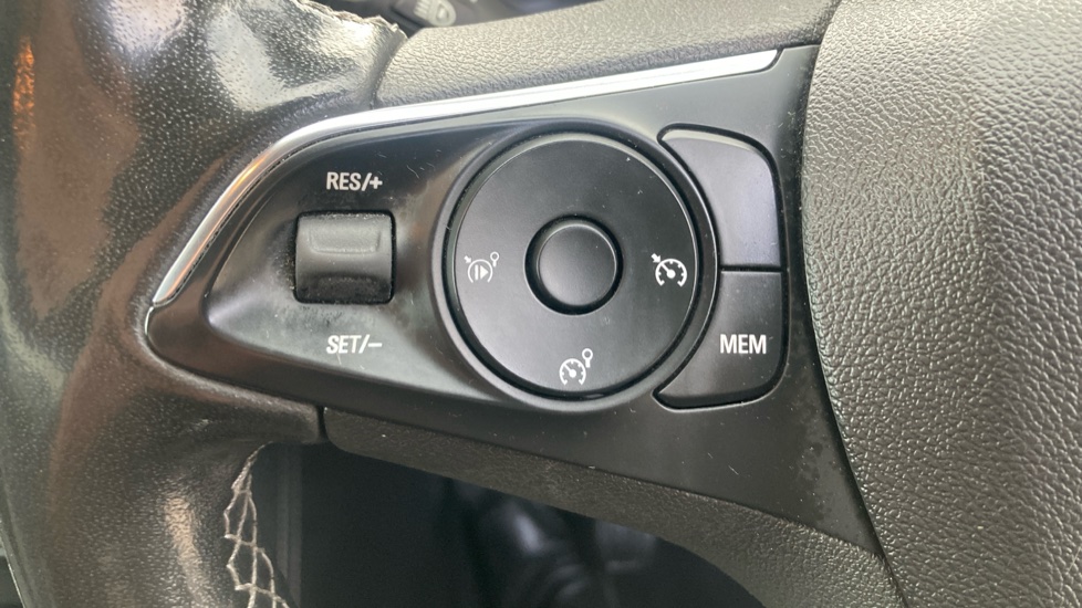 Vauxhall Grandland X 1.2 Turbo Griffin Edition 5dr Petrol Hatchback - Image 37