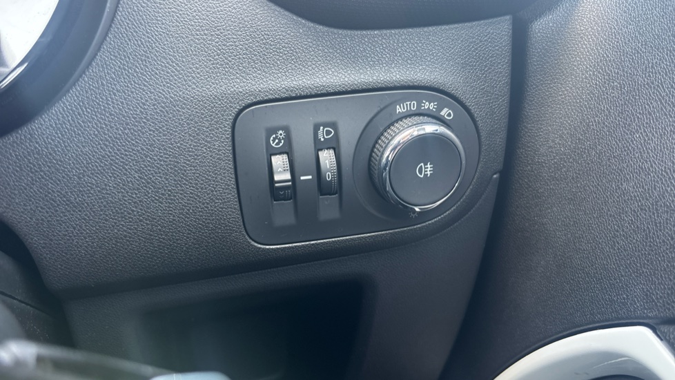 Vauxhall Crossland X 1.2 [83] Griffin 5dr [Start Stop] Petrol Hatchback - Image 24