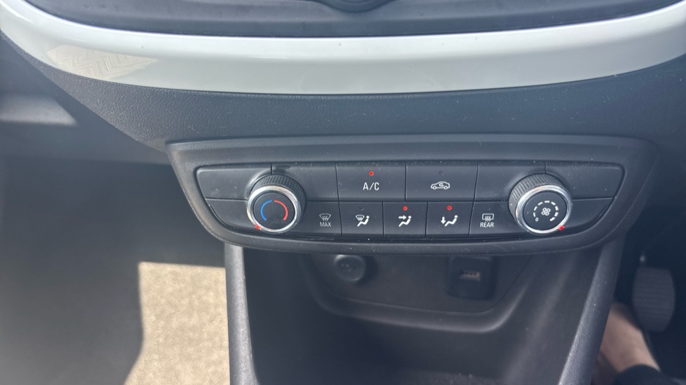 Vauxhall Crossland X 1.2 [83] Griffin 5dr [Start Stop] Petrol Hatchback - Image 30