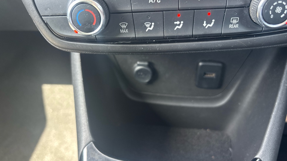 Vauxhall Crossland X 1.2 [83] Griffin 5dr [Start Stop] Petrol Hatchback - Image 31