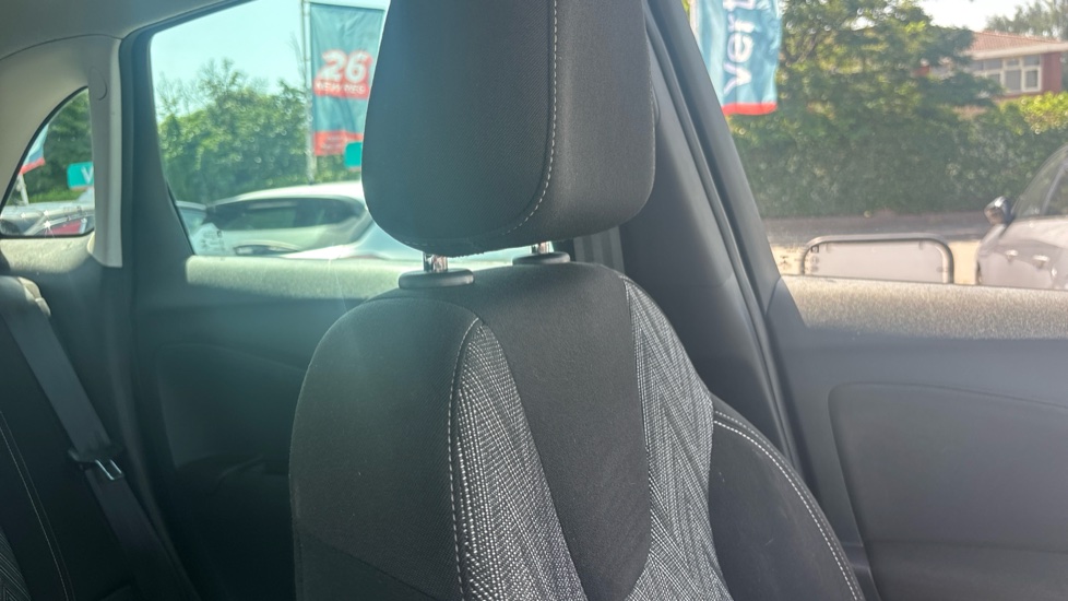 Vauxhall Crossland X 1.2 [83] Griffin 5dr [Start Stop] Petrol Hatchback - Image 37