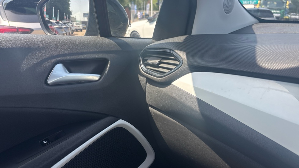 Vauxhall Crossland X 1.2 [83] Griffin 5dr [Start Stop] Petrol Hatchback - Image 38