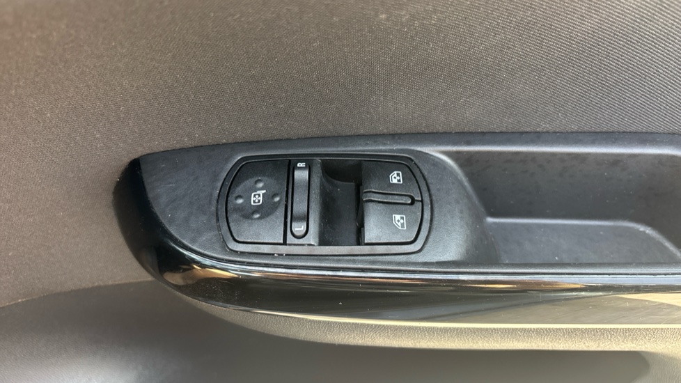 Vauxhall Corsa 1.4 [75] Energy 3dr [AC] Petrol Hatchback - Image 22