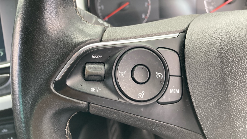 Vauxhall Crossland X 1.2 [83] Griffin 5dr [Start Stop] Petrol Hatchback - Image 21