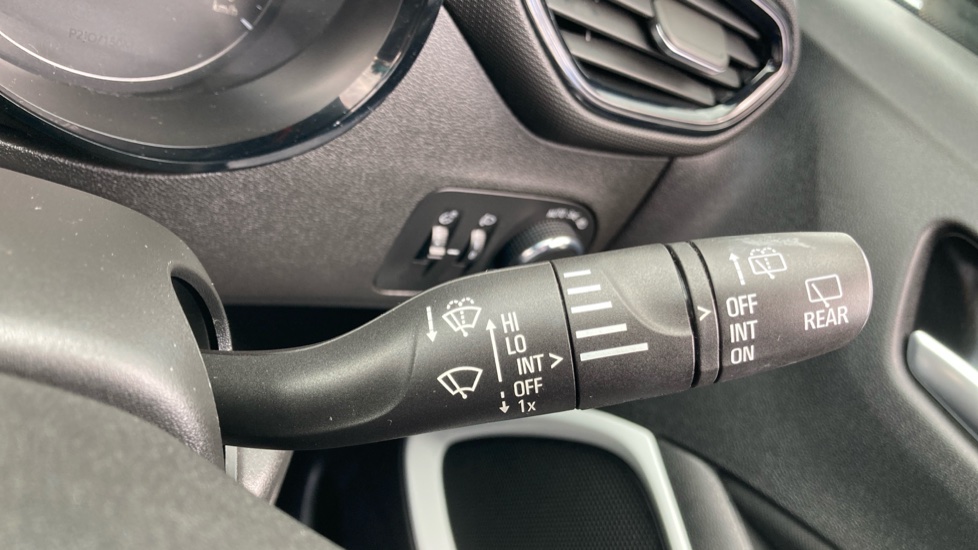 Vauxhall Crossland X 1.2 [83] Griffin 5dr [Start Stop] Petrol Hatchback - Image 23