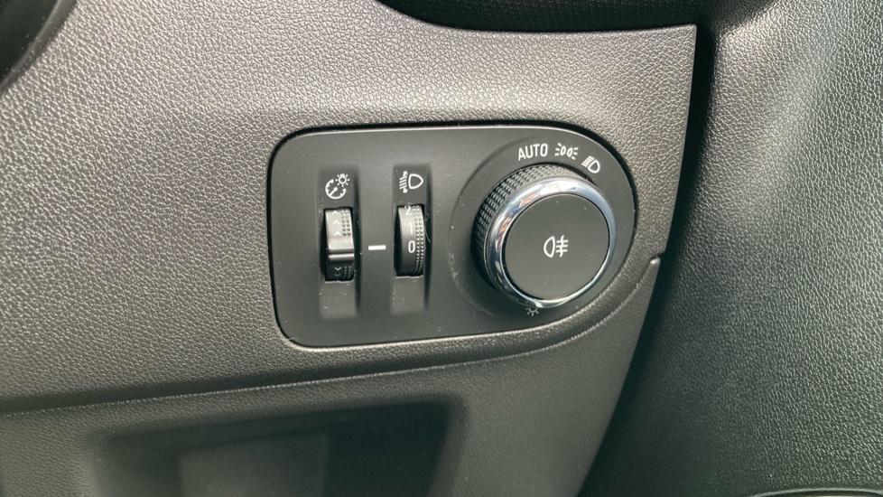 Vauxhall Crossland X 1.2 [83] Griffin 5dr [Start Stop] Petrol Hatchback - Image 24