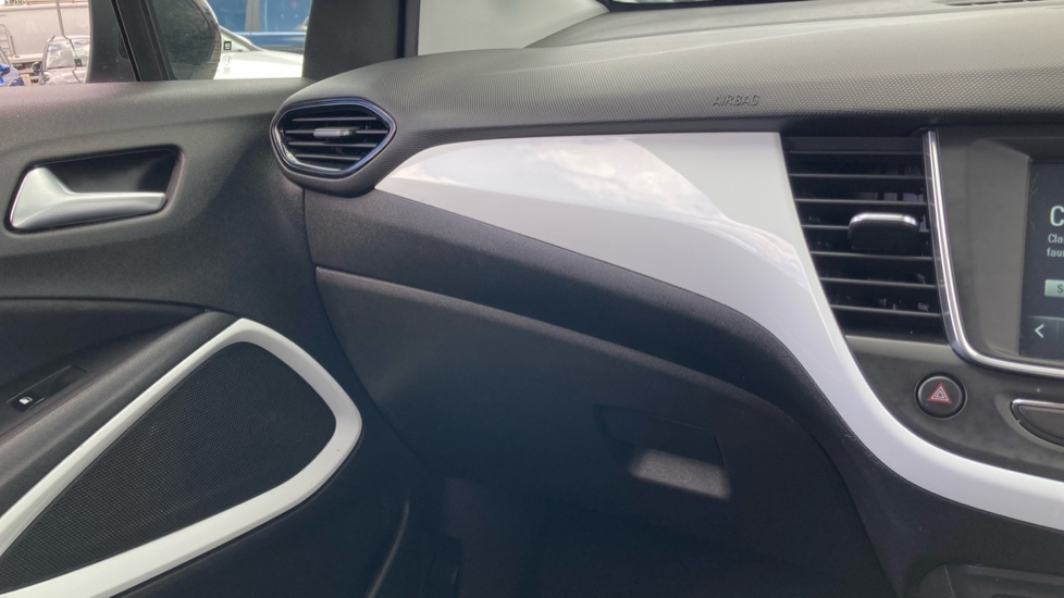 Vauxhall Crossland X 1.2 [83] Griffin 5dr [Start Stop] Petrol Hatchback - Image 29
