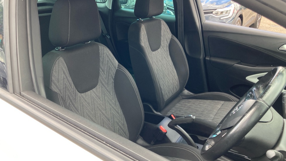 Vauxhall Crossland X 1.2 [83] Griffin 5dr [Start Stop] Petrol Hatchback - Image 30