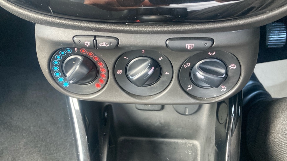 Vauxhall Adam 1.2i Griffin 3dr Petrol Hatchback - Image 27