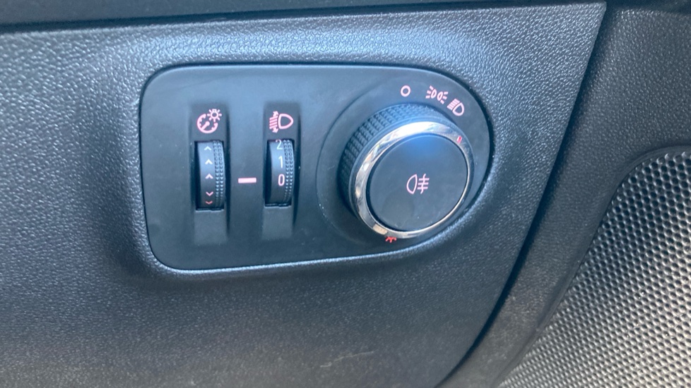 Vauxhall Adam 1.2i Griffin 3dr Petrol Hatchback - Image 39