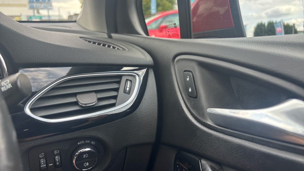 Vauxhall Astra 1.2 Turbo 145 Griffin Edition 5dr Petrol Hatchback - Image 23