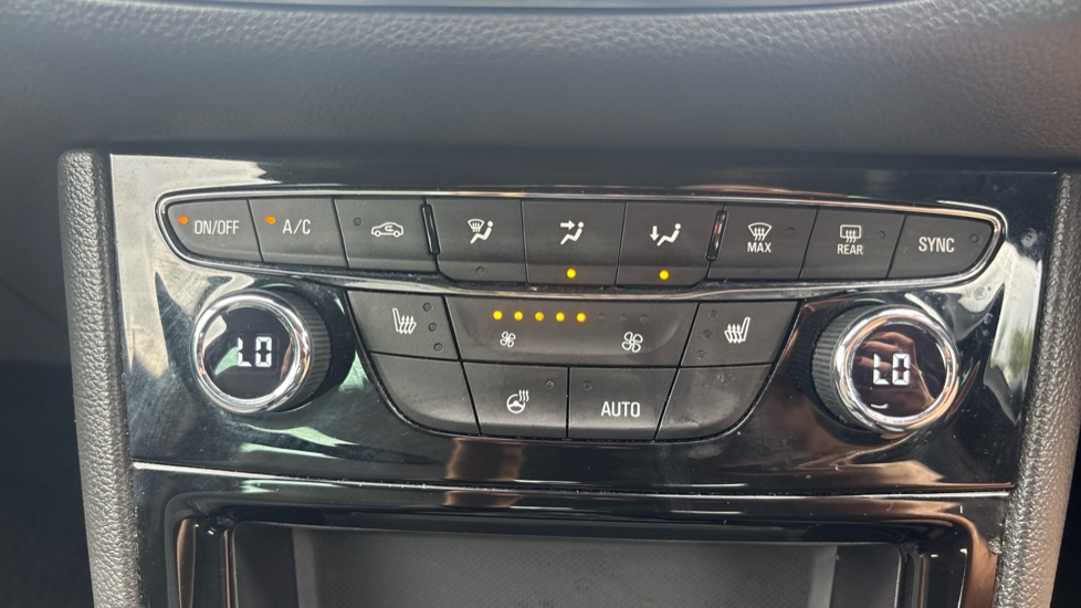 Vauxhall Astra 1.2 Turbo 145 Griffin Edition 5dr Petrol Hatchback - Image 28