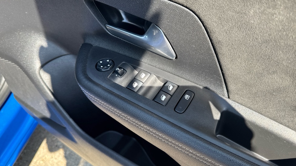 Vauxhall Mokka 100kW Ultimate 50kWh 5dr Auto Electric Hatchback - Image 29