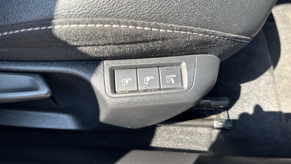 Vauxhall Mokka 100kW Ultimate 50kWh 5dr Auto Electric Hatchback - Image 30