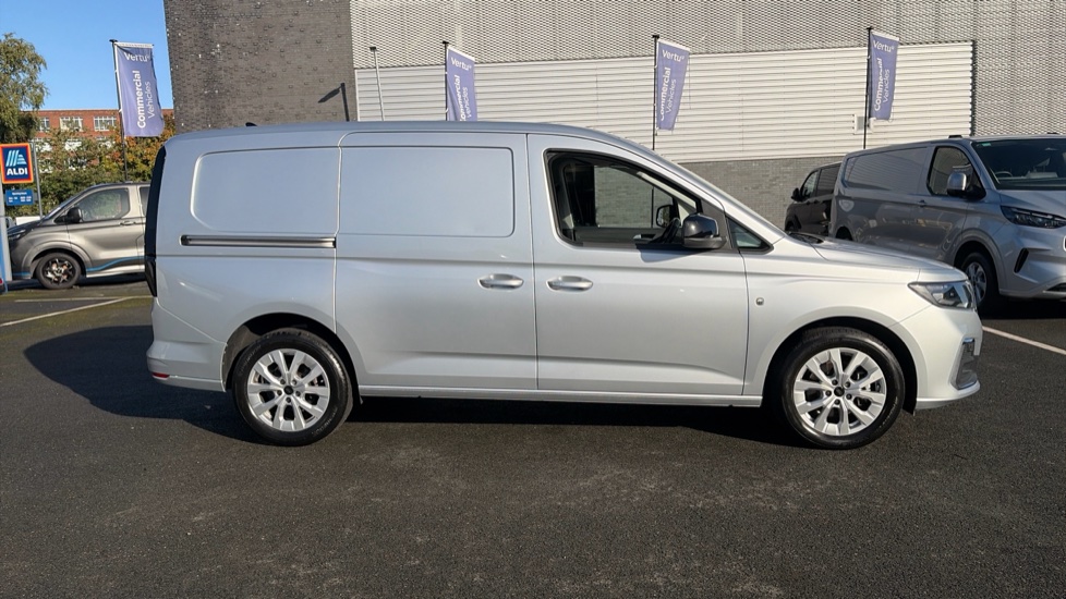 Ford Transit Connect 230 L2 Diesel 2.0 EcoBlue 102ps Limited Van - Image 9
