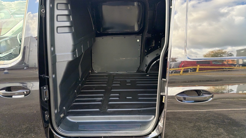 Ford Transit Connect 230 L2 Diesel 2.0 EcoBlue 102ps Limited Van - Image 5