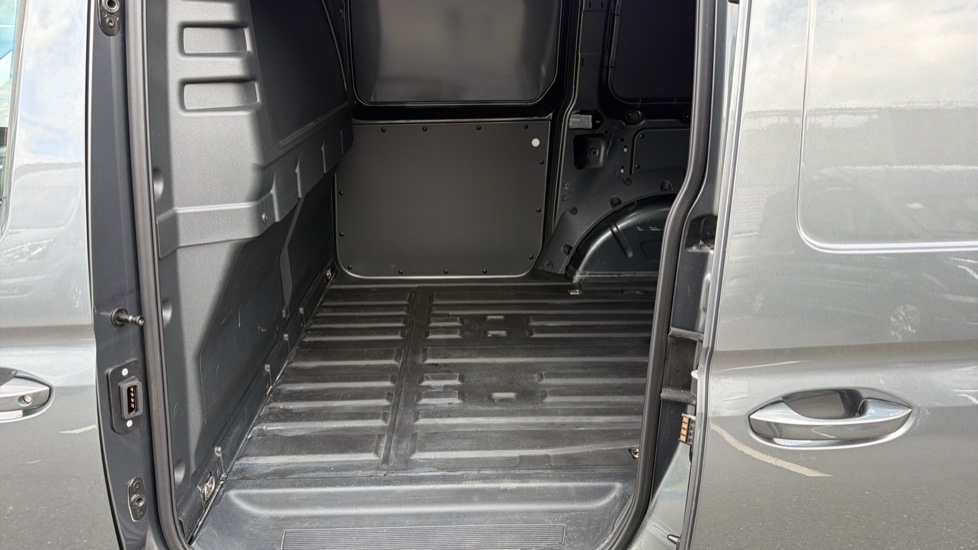 Ford Transit Connect 230 L2 Diesel 2.0 EcoBlue 102ps Limited Van - Image 17