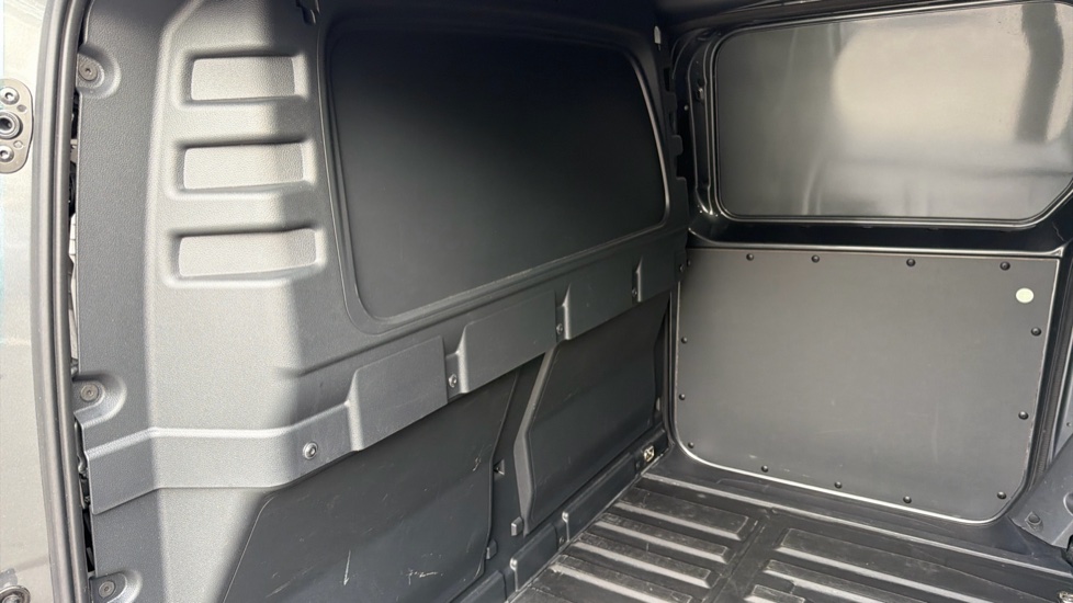 Ford Transit Connect 230 L2 Diesel 2.0 EcoBlue 102ps Limited Van - Image 18