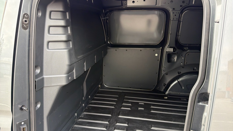 Ford Transit Connect 230 L2 Diesel 2.0 EcoBlue 102ps Limited Van - Image 19