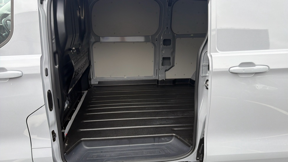 Ford Transit Custom E-340 L2 Electric Rwd 160kW 65kWh H1 Van Limited Auto - Image 5