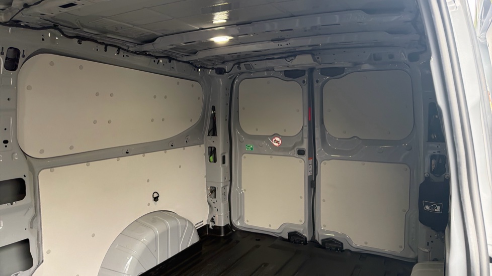 Ford Transit Custom E-340 L2 Electric Rwd 160kW 65kWh H1 Van Limited Auto - Image 14