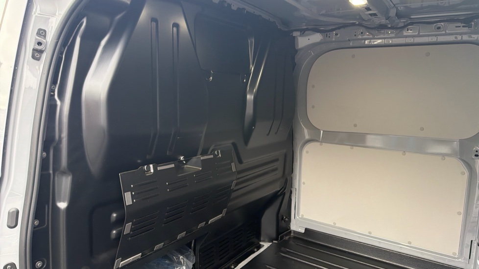 Ford Transit Custom E-340 L2 Electric Rwd 160kW 65kWh H1 Van Limited Auto - Image 18