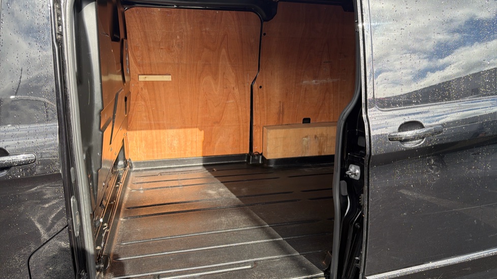 Ford Transit Custom 280 L1 Diesel Fwd 2.0 EcoBlue 170ps Low Roof Limited Van Auto - Image 5