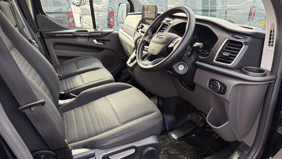 Ford Transit Custom 280 L1 Diesel Fwd 2.0 EcoBlue 170ps Low Roof Limited Van Auto - Image 6
