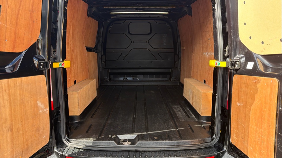 Ford Transit Custom 280 L1 Diesel Fwd 2.0 EcoBlue 170ps Low Roof Limited Van Auto - Image 12