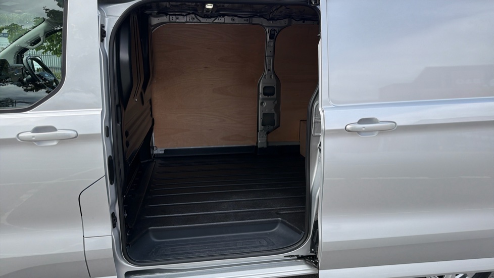 Ford Transit Custom 320 L2 Diesel Fwd 2.0 EcoBlue 136ps H1 Van Limited Auto - Image 5