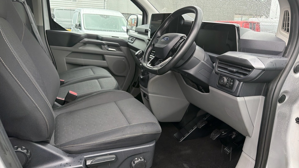 Ford Tourneo Custom 320 L2 Diesel Fwd 2.0 EcoBlue 136ps H1 Titanium 8 seater - Image 4