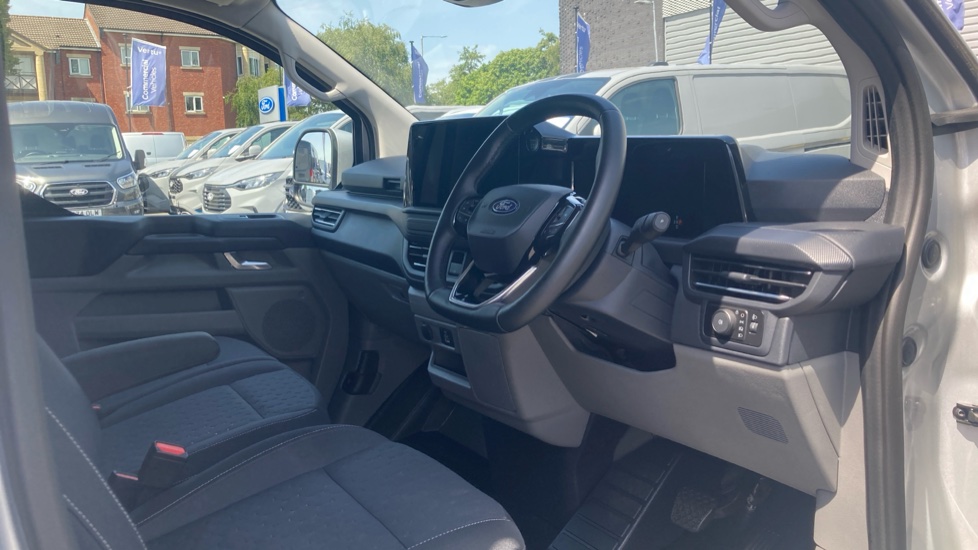 Ford Transit Custom 320 L2 Diesel Fwd 2.0 EcoBlue 136ps H1 Van Limited Auto - Image 4