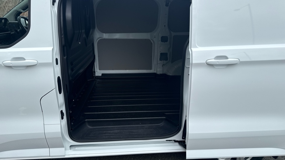 Ford Transit Custom 320 L1 Diesel Fwd 2.0 EcoBlue 136ps H1 Van Limited Auto - Image 14
