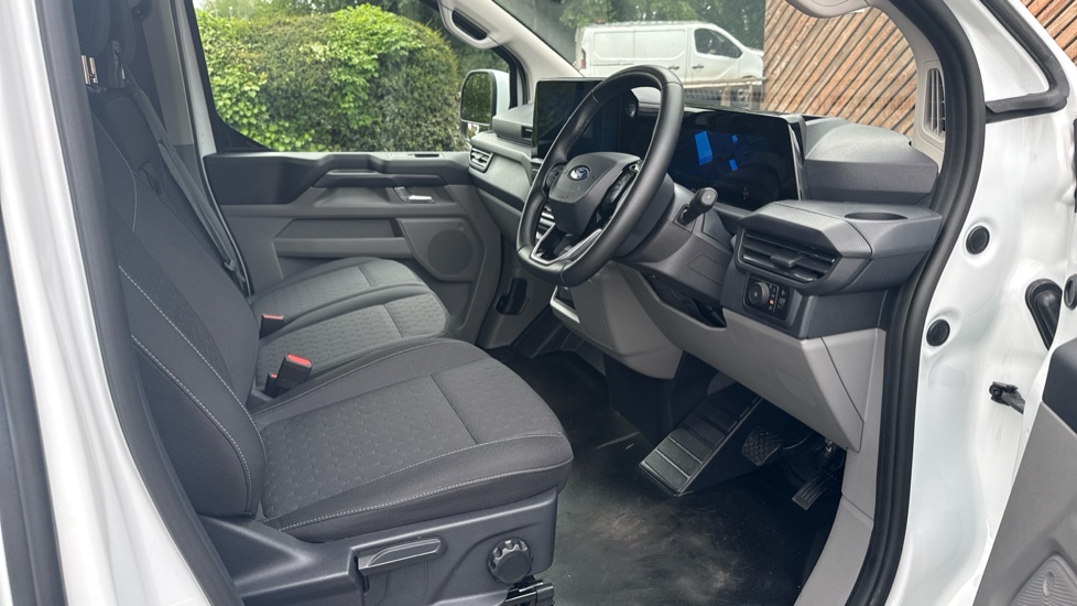 Ford Transit Custom 320 L1 Diesel Fwd 2.0 EcoBlue 136ps H1 Van Limited Auto - Image 4